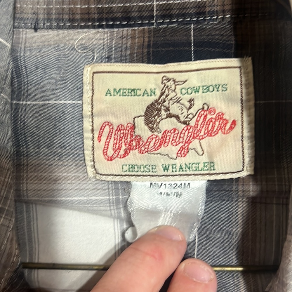 Men wrangler pearl button. Button down. - Picture 2 of 5